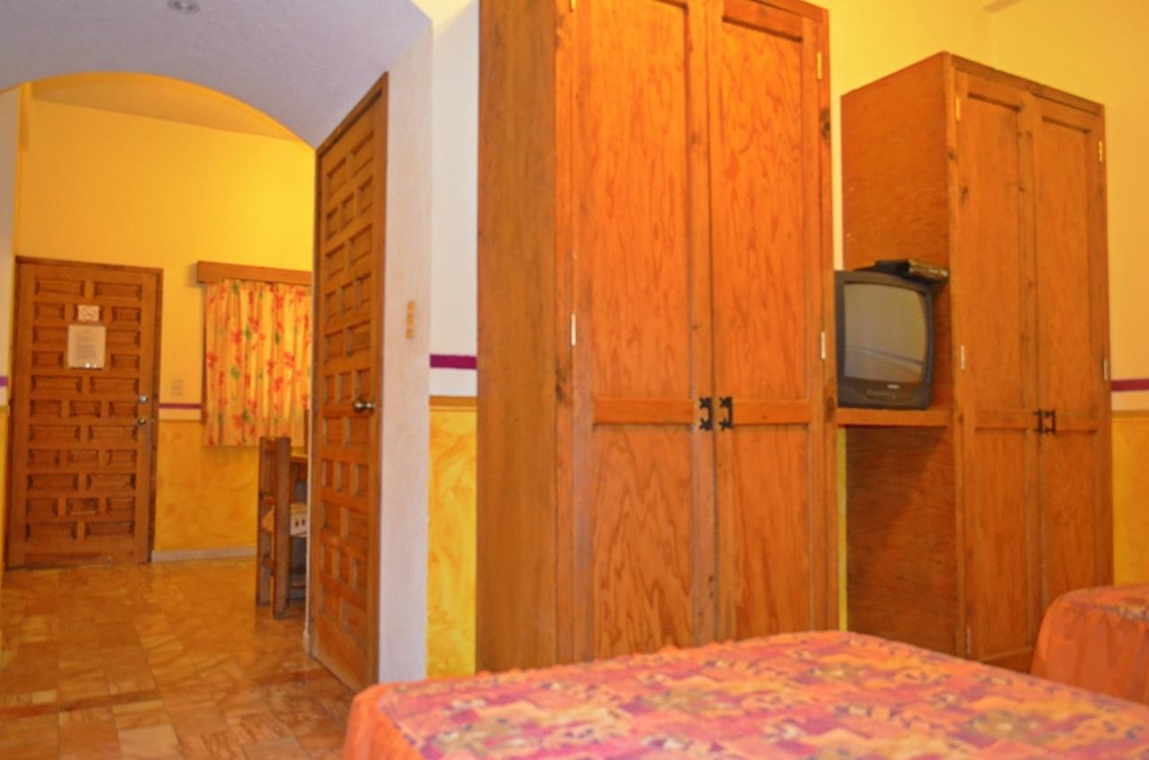 Quinta San Agustin Aparthotel Leon Bagian luar foto
