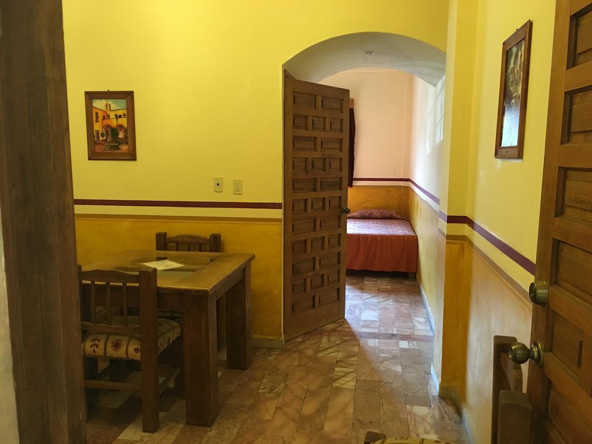 Quinta San Agustin Aparthotel Leon Bagian luar foto