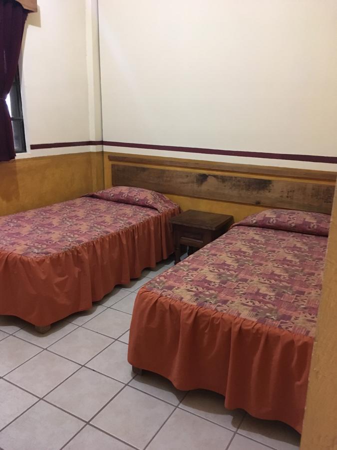 Quinta San Agustin Aparthotel Leon Bagian luar foto